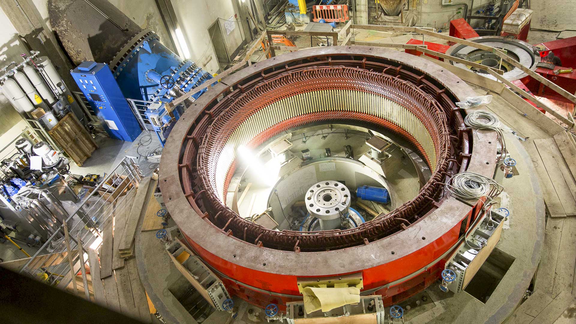 Manutenzione turbina Centrale idroelettrica di Quart produzione energia completamente Verde