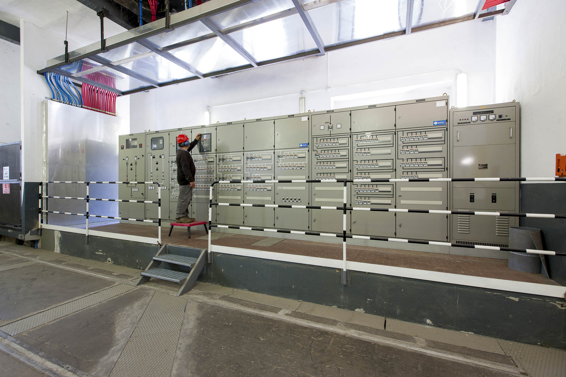 Centrale produzione idroelettrica rinnovabile Verres CVA pannello controllo macchine