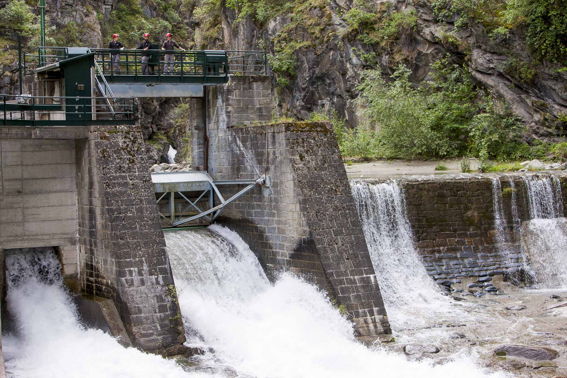 Centrale idroelettrica ad acqua fluente per energia pulita Grand Eyvia