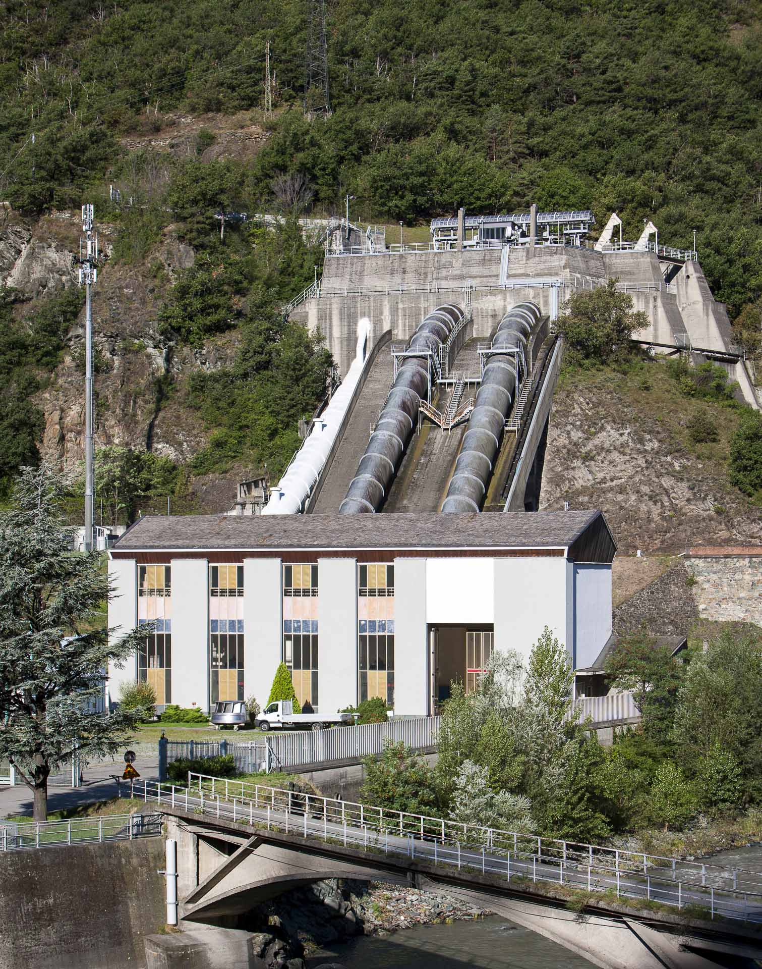 Centrale idroelettrica di Montjovet per produzione energia verde rinnovabile CVA