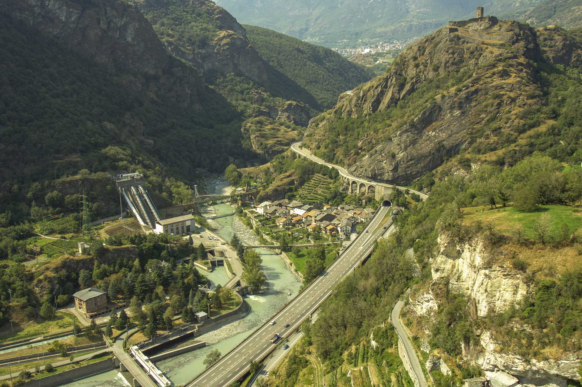 Centrale idroelettrica di Montjovet per produzione energia verde rinnovabile CVA