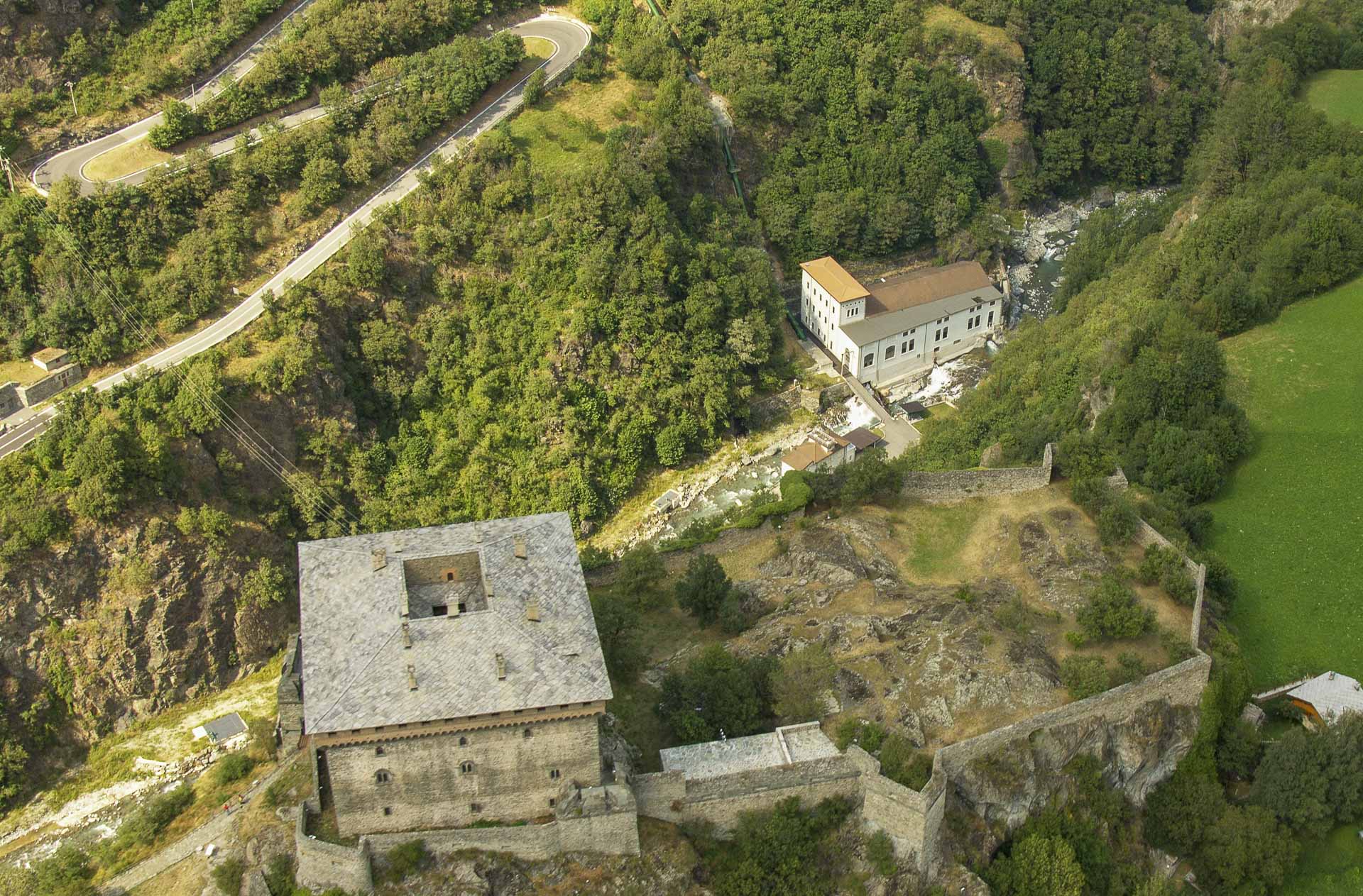 Centrale idroelettrica di Verres centro produzione energia verde rinnovabile CVA