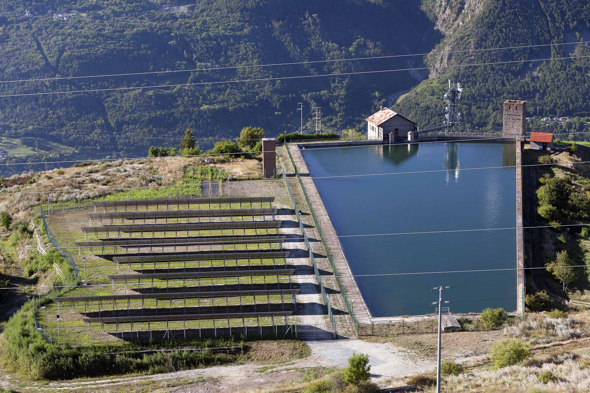 Impianto produzione energie fotovoltaica rinnovabile CVA Quart La tour