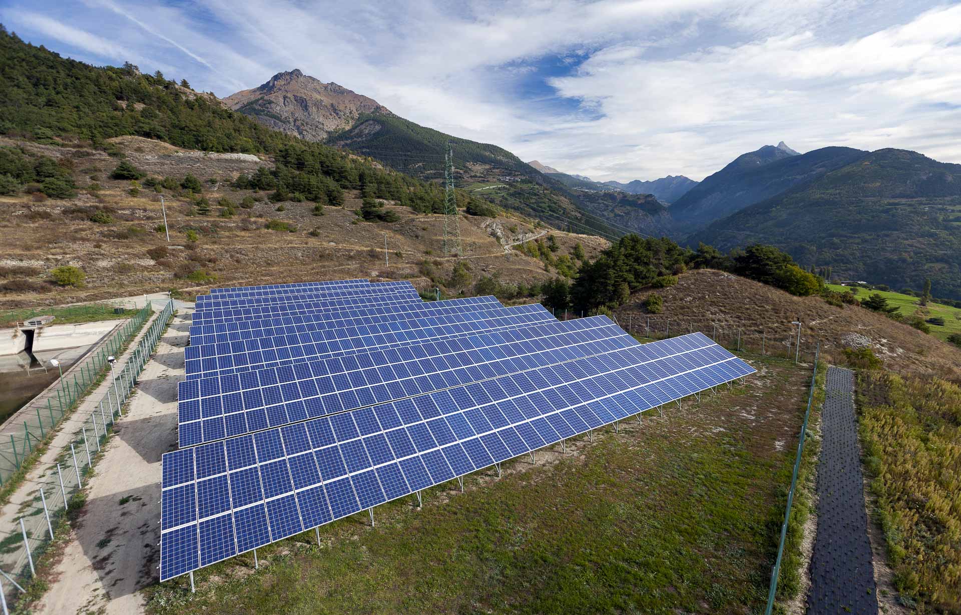 Impianto produzione energie fotovoltaica rinnovabile CVA Quart La tour