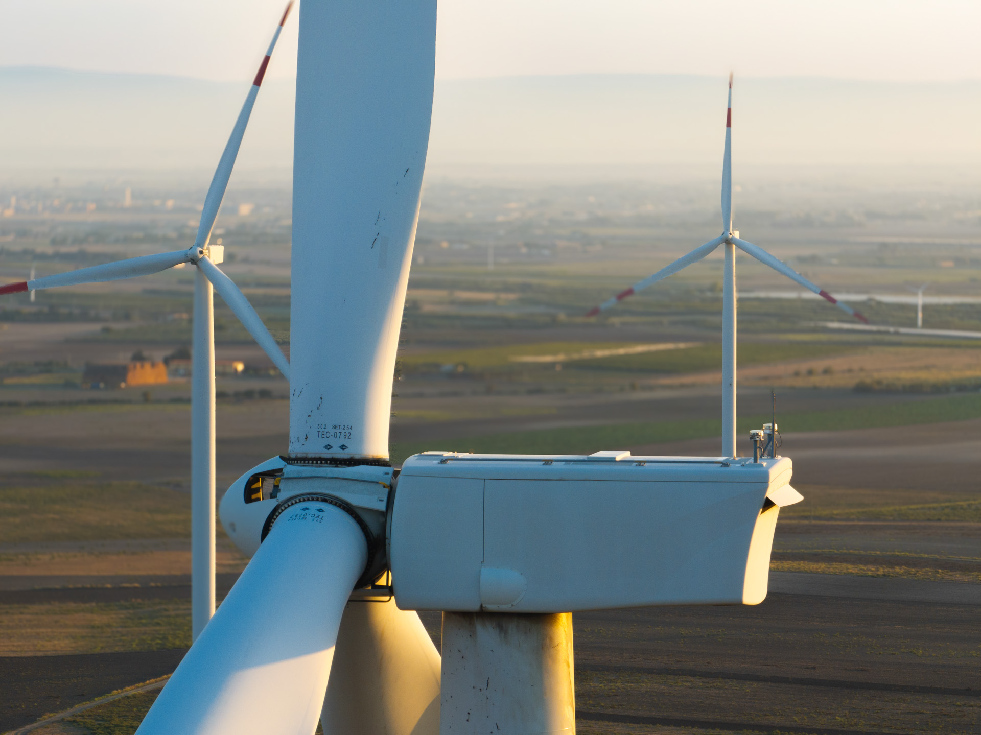 Impianto produzione energia elettrica verde rinnovabile eolica CVA Ponte Albanito